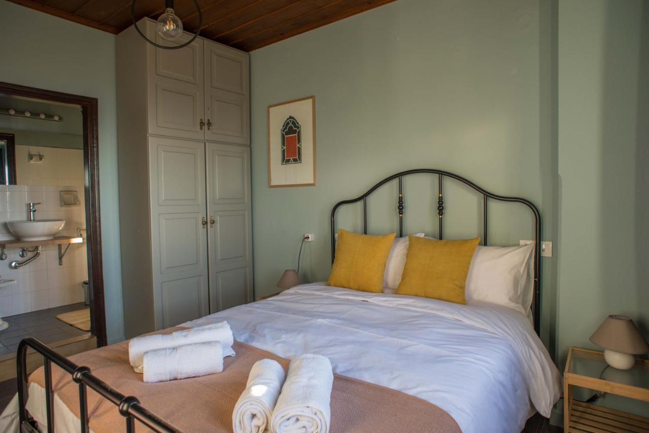 Charis Guesthouse Макринитса Экстерьер фото