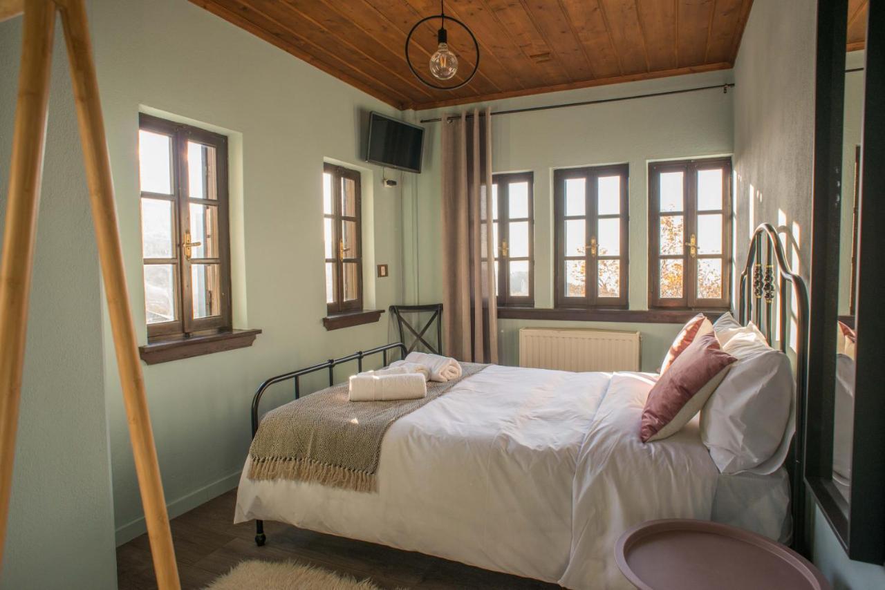 Charis Guesthouse Макринитса Экстерьер фото